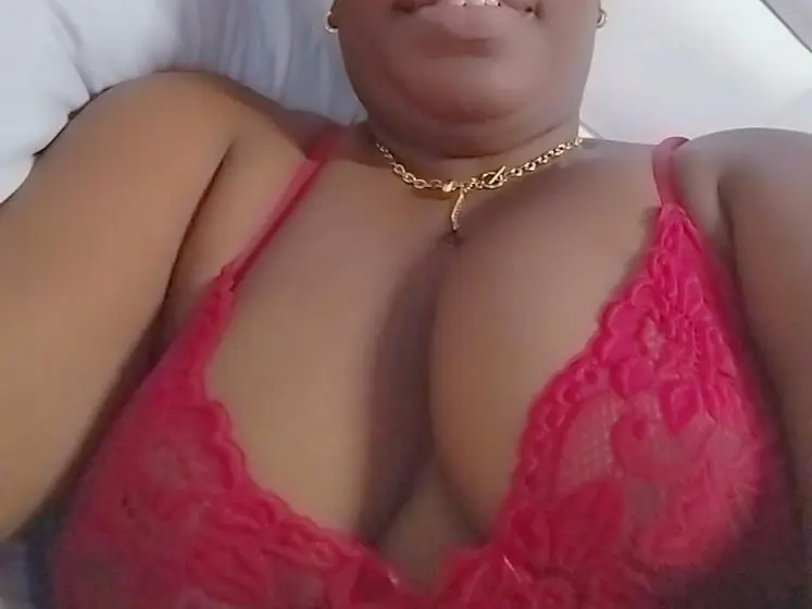 HornyMilfNouch Live Webcam